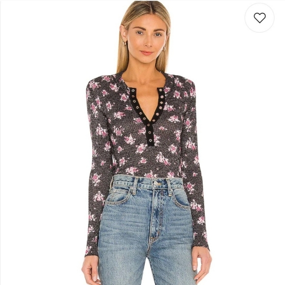 🆕️Free people XS fitted floral waffle knit Henley button V neck. - Picture 2 of 9
